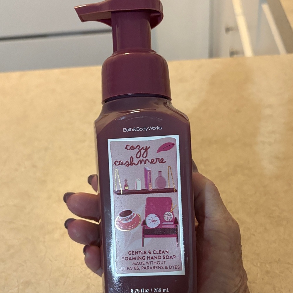 Bath & Body Works “Cozy Cashmere”Nwt 8.75 Foam Hand Soap